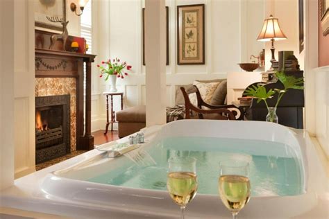 hotels with hot tub in room|11 Gorgeous Hotels With Hot Tubs in the Room.